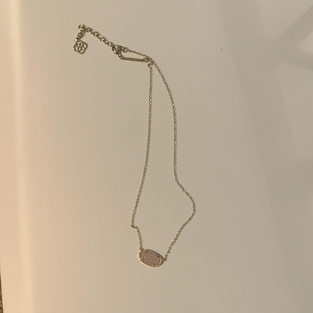 Kendra Scott necklace